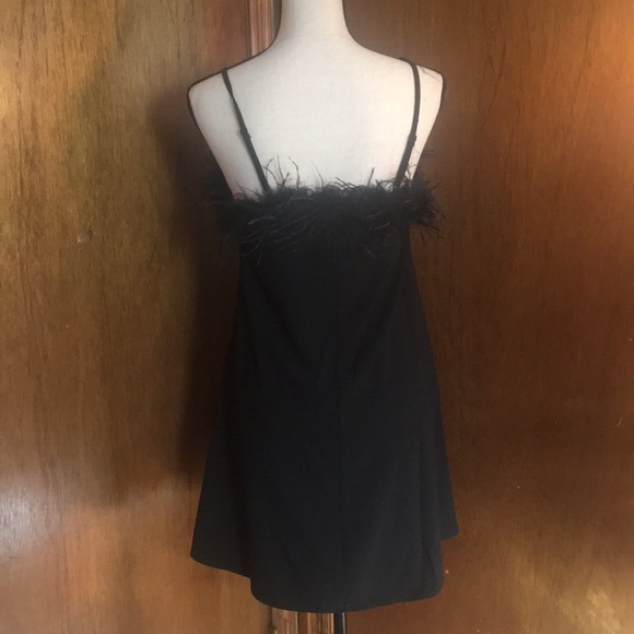Black feather dress - Picture 3 of 3